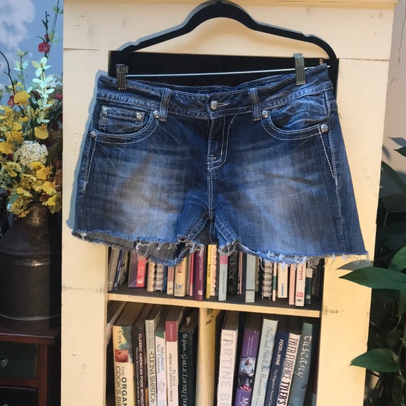 Miss Me Pants - Buckle MISS ME cutoffs
